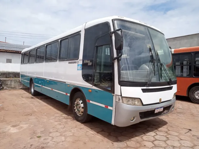 Fretes, passeios e outros / ônibus e vans