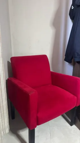 POLTRONA EM BOM ESTADO