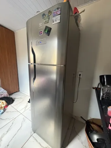 Geladeira Electrolux 371L