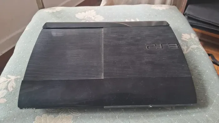Playstation 3 modelo Super Slim 250
