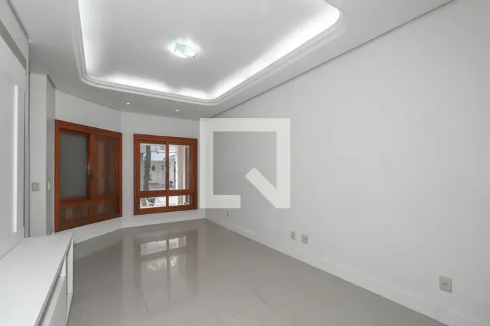 Casa à Venda - Sarandi II, 5 Quartos, 200 m2