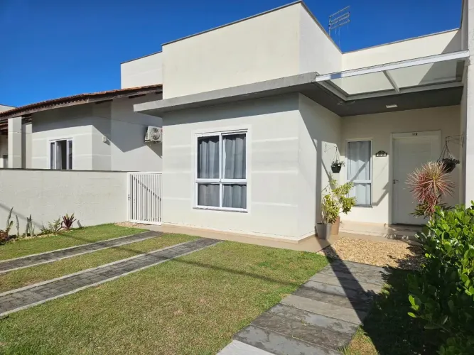 CASA À  VENDA COM  3 quartos em Itacolomi - Balneário Piçarras - SC