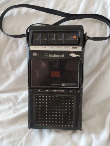 Gravador/Reprodutor de Fita Cassete Portátil Vintage National (Panasonic) c/Capa de Couro