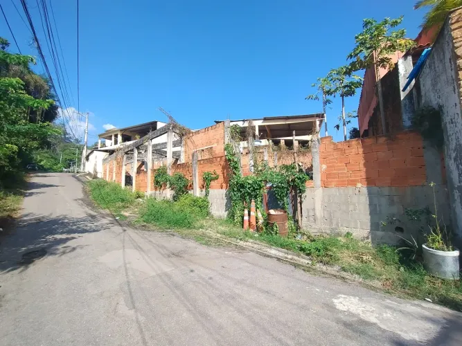Ótimo Terreno com 210 m² Próximo da Estrada do Cabuçu!!