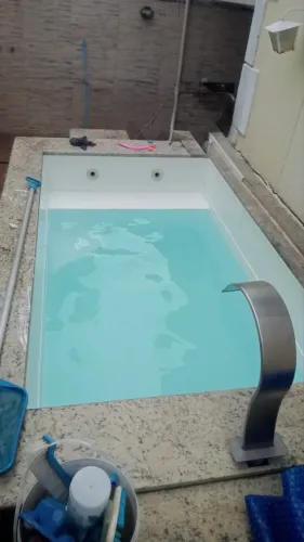 Piscina de Fibra 3000 Litros - Ótimo Estado (Pouco Uso)