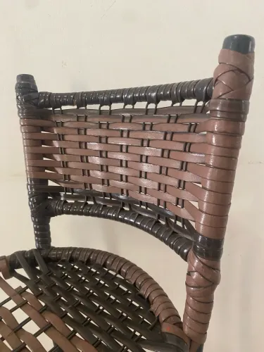 Banqueta alta com encosto 