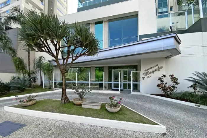 Magnific Jardim Goiás: Mansão Suspensa de 345m² de Frente para o Parque Flamboyant