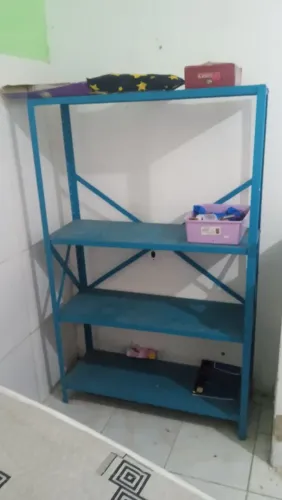 Estante de ferro