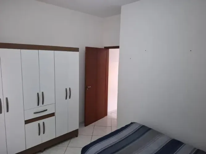 Alugo apartamento próximo à UFSC na rua Deputado Antônio Edu Vieira.