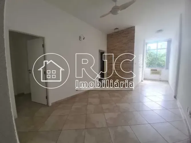 Sala quarto com 56 m2, todo reformado junto estão metro S.F. Xavier