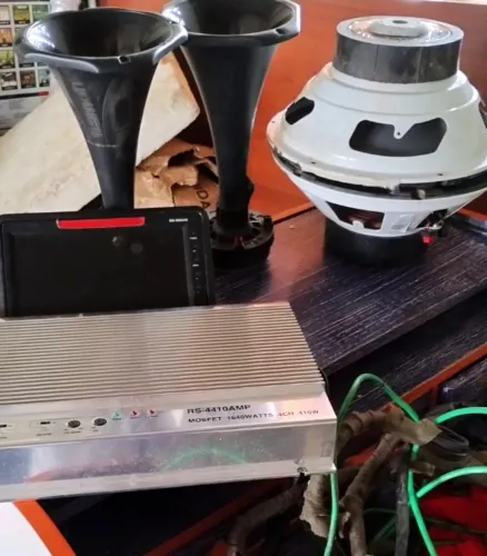 Kit de som automotivo