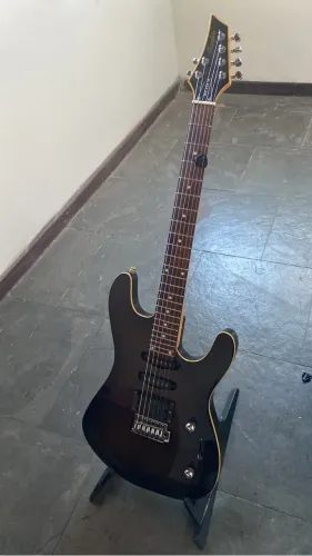 Guitarra Memphis com tarraxa com trava