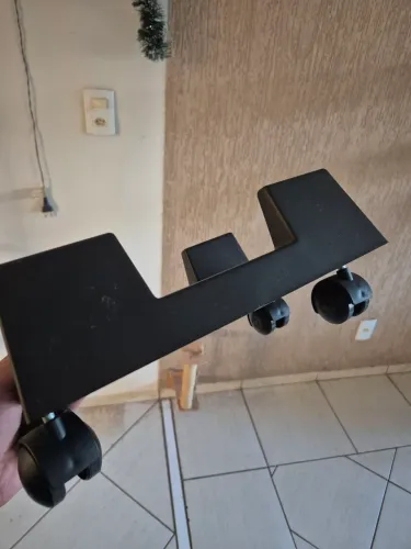 Suporte para CPU com rodinha