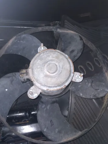 Vendo esse eletro ventilador do carro estrada funcionando muito bem