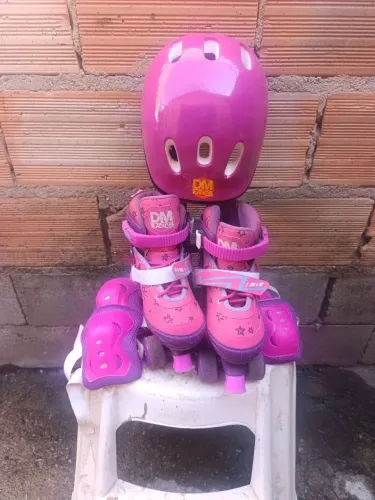 Patins Infantil Ajustável DM Radical + Capacete e Kit de Proteção