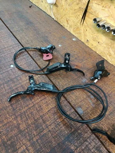 Par de Freios Sram Code R 4 pistões