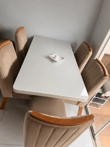Mesa com 6 cadeiras
