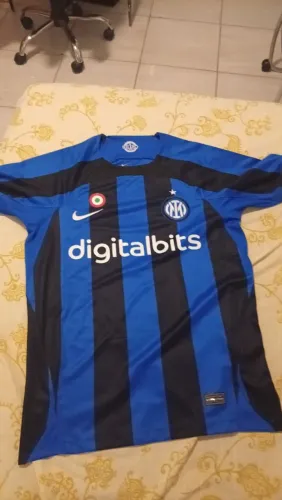 Camisa inter de Milão com nome atrás de sorrizin