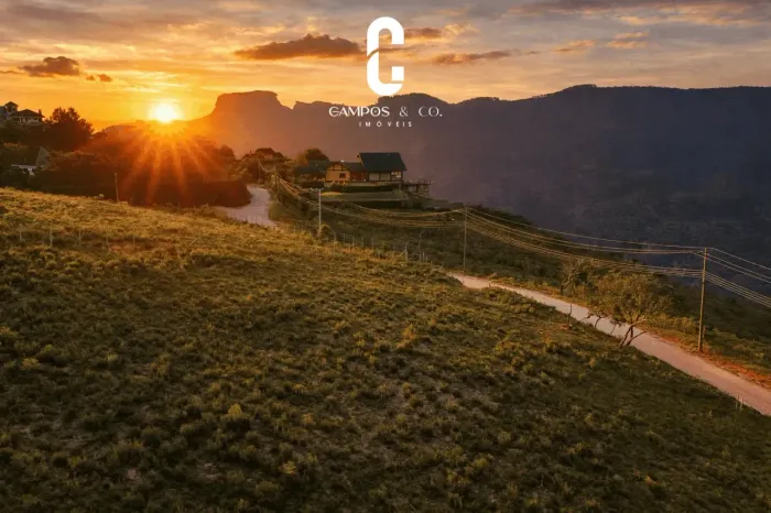 Terreno à venda com vista para a Pedra do Baú, Pôr do Sol, Campos do Jordão, SP