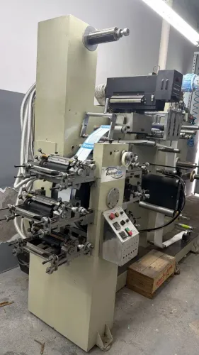 Flexográfica Reinaflex 250mm, 6 cores, UV, verso, cold stamping, ferramental.