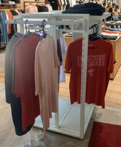 Expositor pra roupa