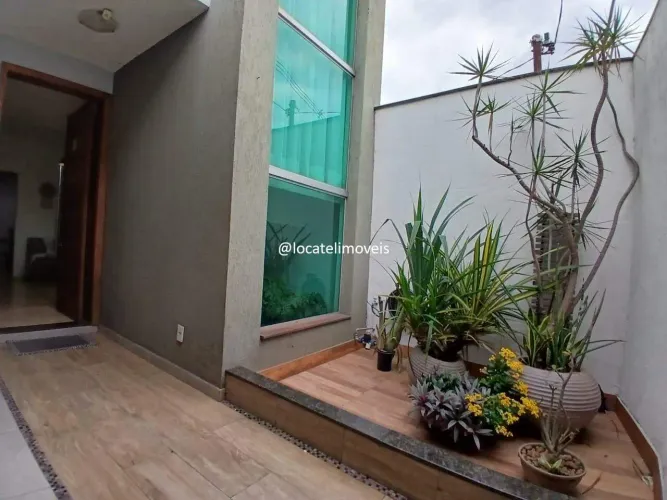 CASA Á VENDA NO BAIRRO MILIONÁRIOS;