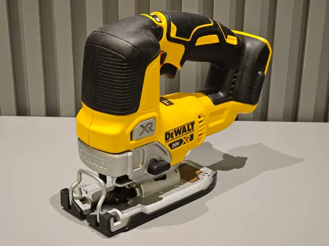 Serra tico tico Dewalt DCS334