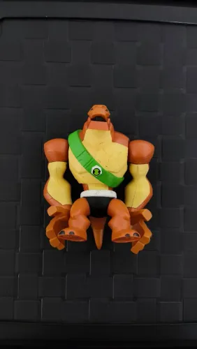 Enormossauro Ben 10 Omniverse Original Bandai Boneco Brinquedo Figura Usado Humongosaur