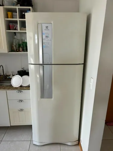 Geladeira Electrolux Frost Free 427 litros branca DF51 110v + transformador p/220v