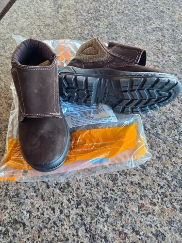 VENDO BOTA n.40 ZERO .Faça sua oferta .