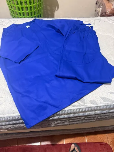 Vendo conjunto Scrub para profissionais de saúde enfim . Novo. Contato : *