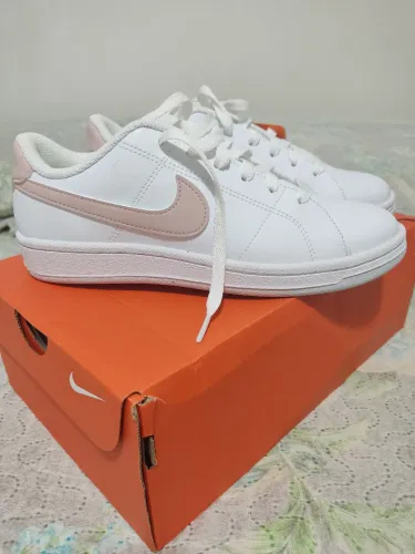 Tênis Nike Courr Royale 2