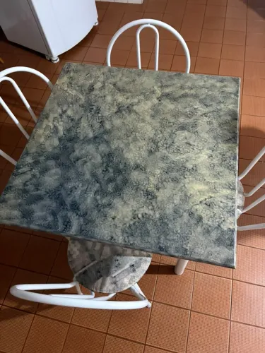Mesa de Jantar com 4 Cadeiras - Conjunto Completo