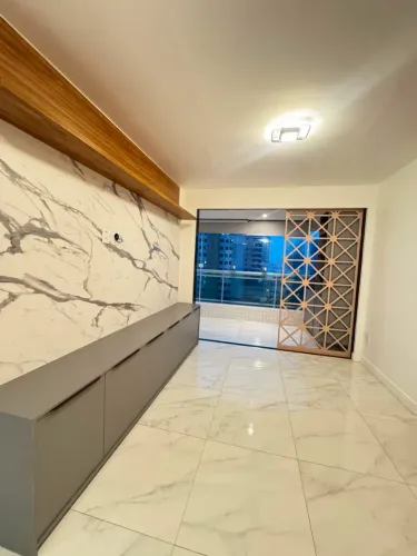 APARTAMENTO PROJETADO MA PENÍNSULA COM 2 QUARTOS- NASCENTE