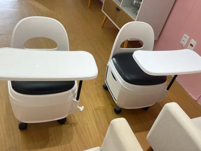 2 Cadeira de manicure cirandinha