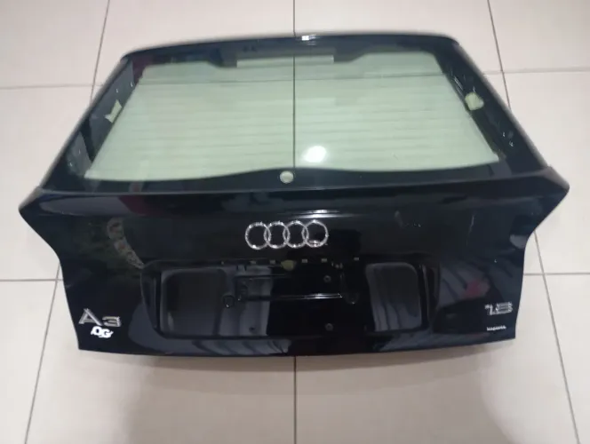 Tampa do porta malas do Audi A3 original