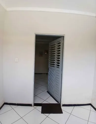 Vende-se no Satélite (D)