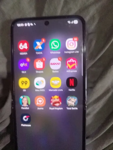 Samsung z Flip 4 256g com problema no flex mas aberto funciona normal só 750 reais