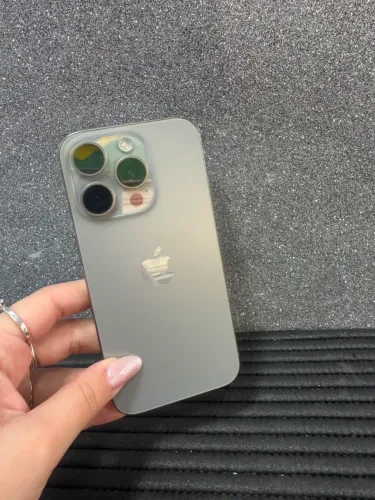 IPHONE 15 PRO *256GB* NATURAL BATERIA 82% R$3699,00