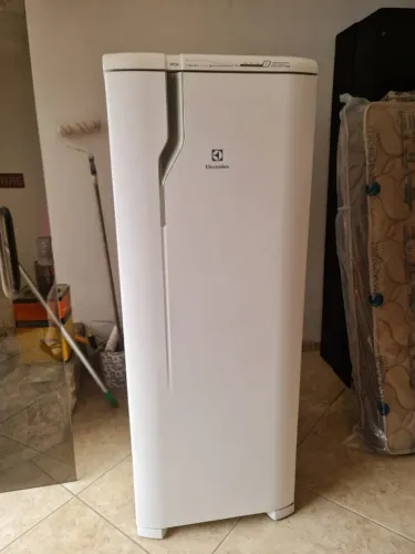 Geladeira Electrolux RFE39 ? Frost Free 322L (veja a descrição)