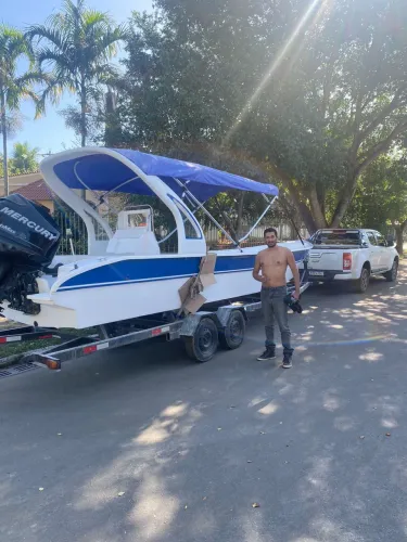 Vendo barco estilo táxi bolt, 14+1, co motor Mercury optimax 115hp. 441 horas.