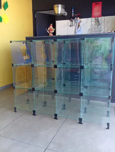 2 Balcões de vidro para loja 450.00 cada baixei o preço pra sair hoje