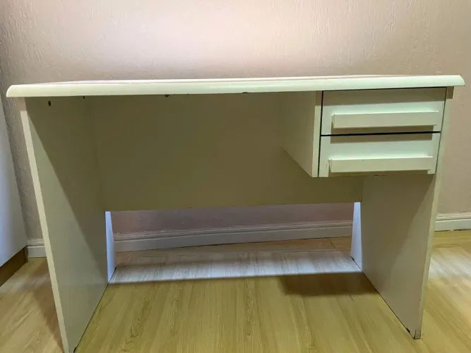 Escrivaninha à venda - Ótima para estudo ou home office!