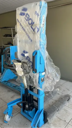 Empilhadeira manual 1.500 kg