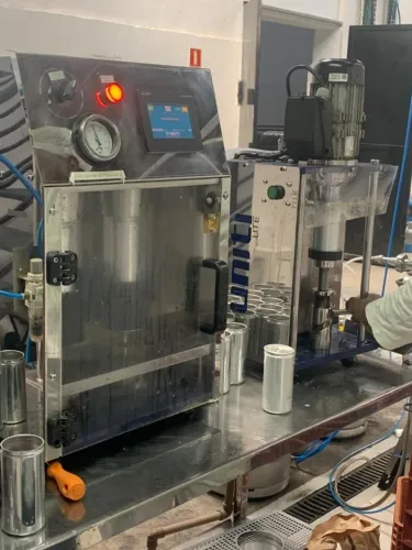 Máquina de Envase e Recravação Semiautomática