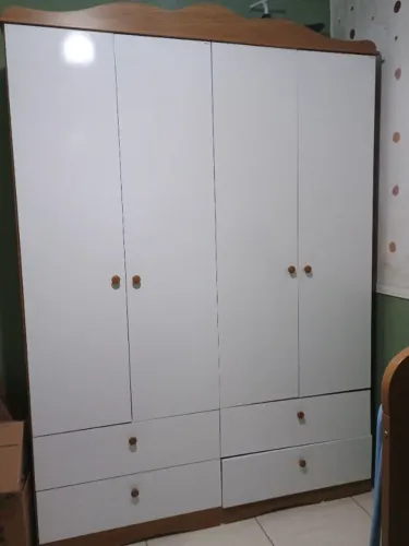 Guarda roupa , cômoda e berço