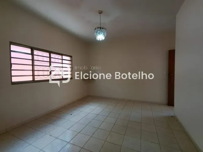 Casa para aluguel, 4 quartos, 2 suítes, 2 vagas, SANTA MONICA - Uberlândia/MG