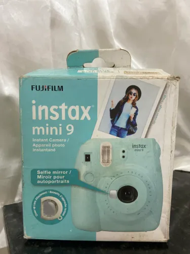 VENDO CÂMERA INSTAX MINI 9