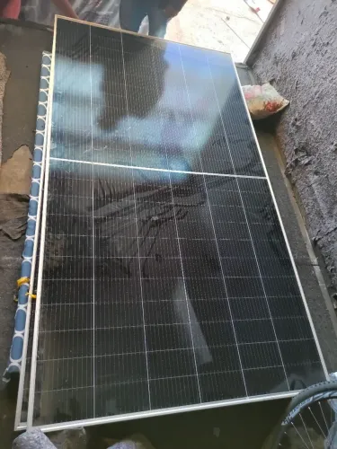 Painel Solar de 665 Watts bifacial com leves defeitos