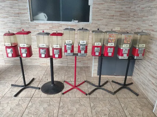 20 máquinas de bolinha (vending machine)